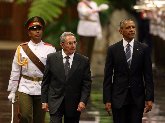 Obama, Küba Devlet Başkanı Raul Castro İle Görüştü