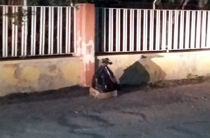 Silifke Adliye Lojmanı İstinat Duvarı Yanına Bırakılan Poşet Korkuttu