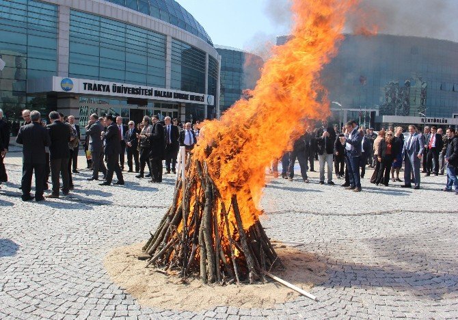 Edirne’de Nevruz Ateşi Yakıldı