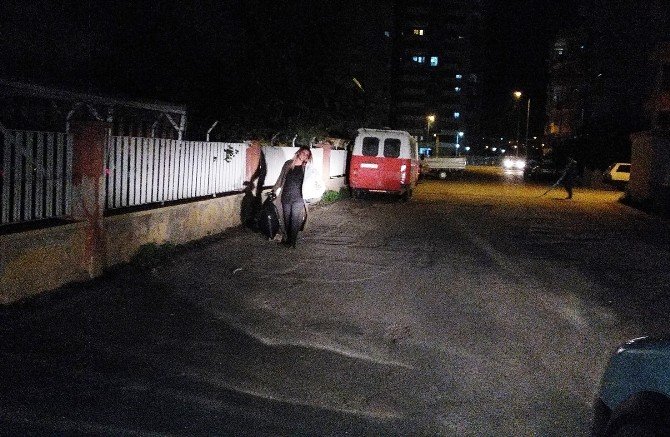 Silifke Adliye Lojmanı İstinat Duvarı Yanına Bırakılan Poşet Korkuttu