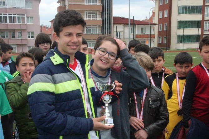 Bozüyük Yavuz Sultan Selim İlk/ortaokulu Şampiyonu Oldu