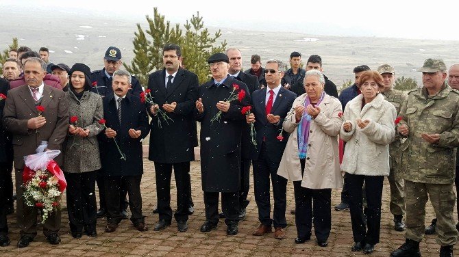 Aşık Veysel Ölümünün 43’üncü Yılında Mezarı Başında Anıldı