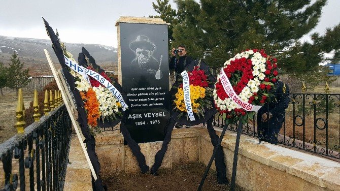 Aşık Veysel Ölümünün 43’üncü Yılında Mezarı Başında Anıldı