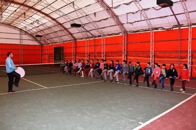 13 Kasım İlkokulu Öğrencileri Süleymanpaşa Belediyesi İle Halk Oyunları Öğreniyor