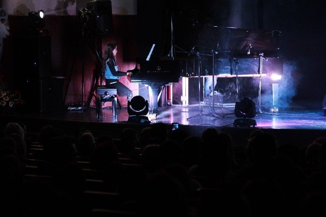 Çocuklardan Hasta Çocuklar İçin Yardım Konseri