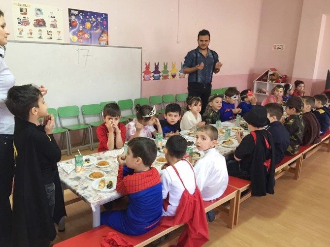 Atatürk İlkokulu Ana Sınıfında İlk Kez Kostüm Partisi Düzenlendi