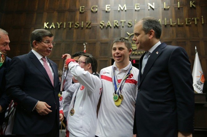 Başbakan Davutoğlu, Özel Sporcuları Kabul Etti