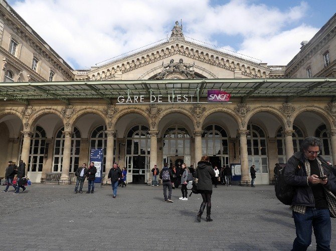 Paris-brüksel Tren Seferinde Şüpheli Paket Alarmı