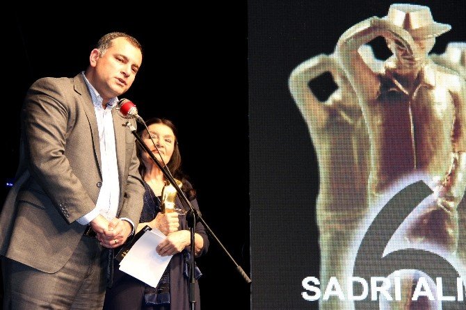 “6. Sadri Alışık Anadolu Tiyatro Oyuncu Ödülleri” Sahiplerini Buldu