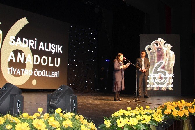 “6. Sadri Alışık Anadolu Tiyatro Oyuncu Ödülleri” Sahiplerini Buldu