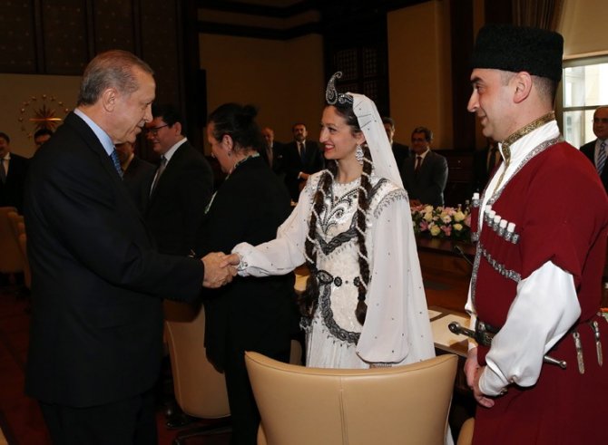 Erdoğan, TÜRKSOY üyesi ülkelerin kültür ve sanat elçilerini kabul etti