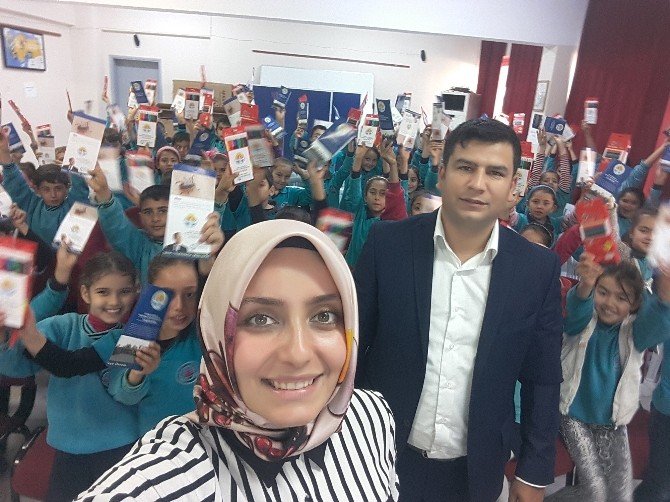 Başkan Sözlü’ye Mektup Yazdılar, Eğitim Ve Atık Kutusu Aldılar