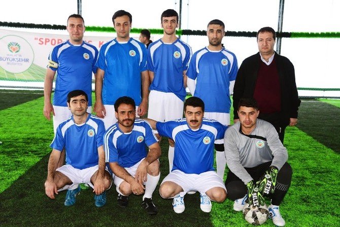 Halı Saha Futbol Turnuvası’nda 4 Takım Gruplardan Çıkmayı Garantiledi