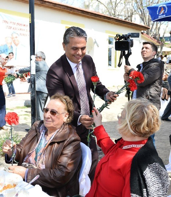 Başkan Uysal, Yaşlılar Haftası Yemeğine Katıldı