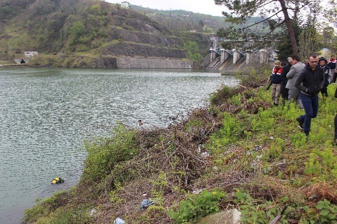 Baraj Gölüne Düşen Genç Boğuldu