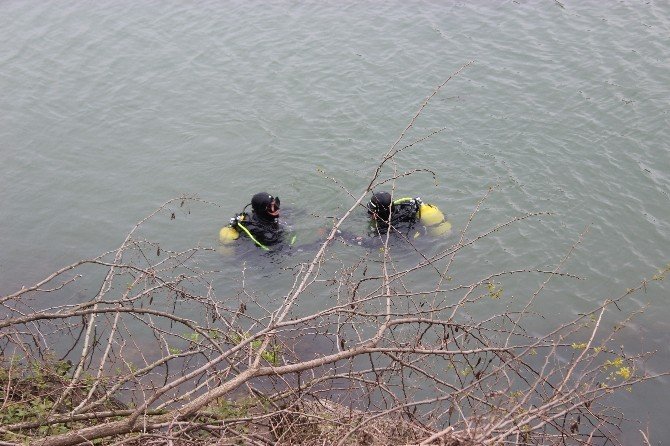 Baraj Gölüne Düşen Genç Boğuldu