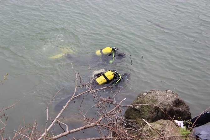 Baraj Gölüne Düşen Genç Boğuldu