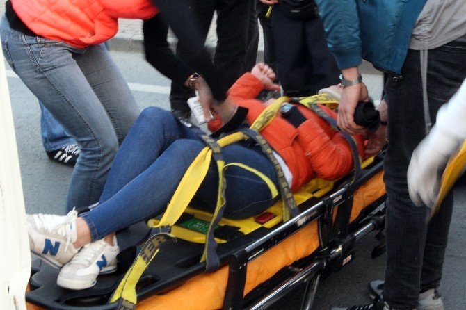 Genç Kadın, Seyir Halindeki Motosikletten Düşerek Yaralandı