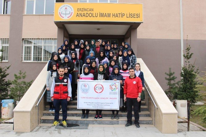 Erzincan’da Gençlere Temel Afet Bilinci Seminerleri Veriliyor