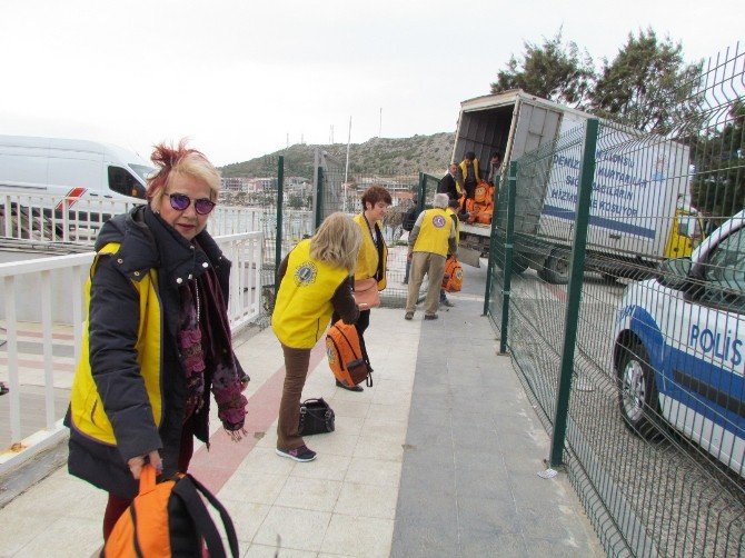 Sığınmacılar İçin Hazırlanan Çantalar Sahil Güvenlik’e Ulaştı