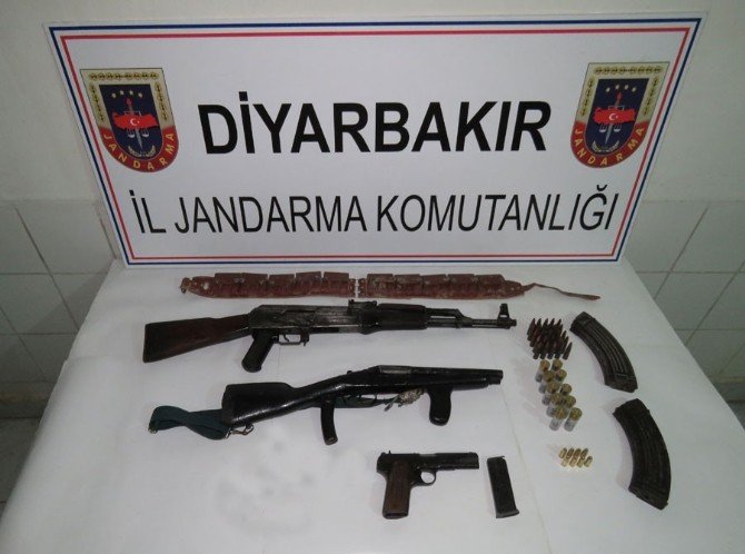 Diyarbakır’da Çok Sayıda Silah Ve Mühimmat Ele Geçirildi