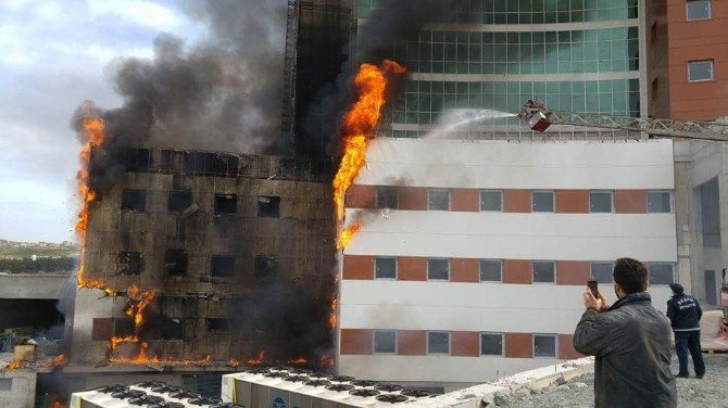Hastane İnşaatında Korkutan Yangın