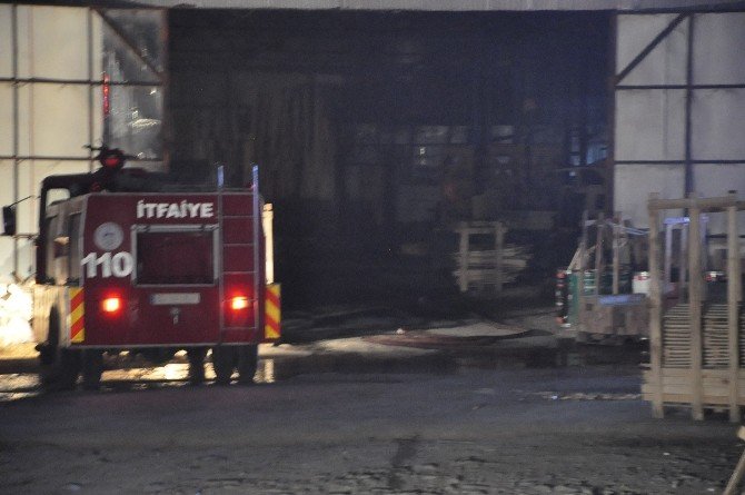 Kereste Fabrikasında Çıkan Yangın Korkuttu
