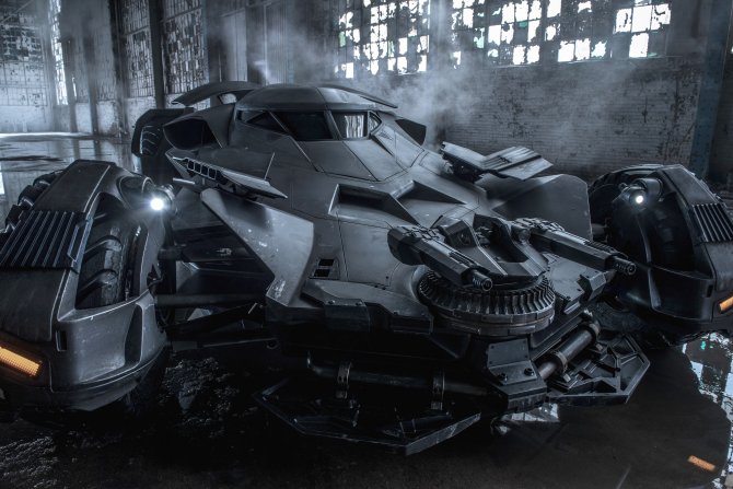 Batman'ın 2 milyon dolarlık aracını sigortaladı