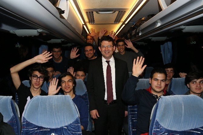 Merkezefendi Belediyesi Gençleri İstanbul’a Götürüyor