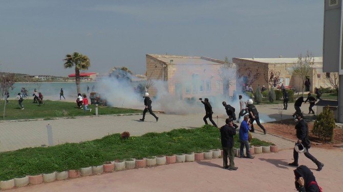 Terör Örgütü PKK Lehine Slogan Atan Öğrencilere Gazlı Müdahale