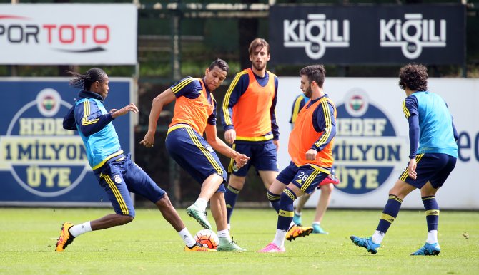 Fenerbahçe, millilerden yoksun çalışmalarını sürdürüyor