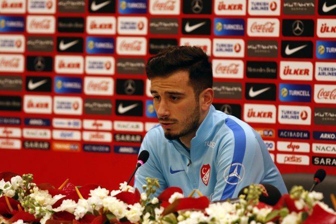 Oğuzhan Özyakup: Hem Milli Takım'da hem de Beşiktaş’ta elimden geleni yapıyorum