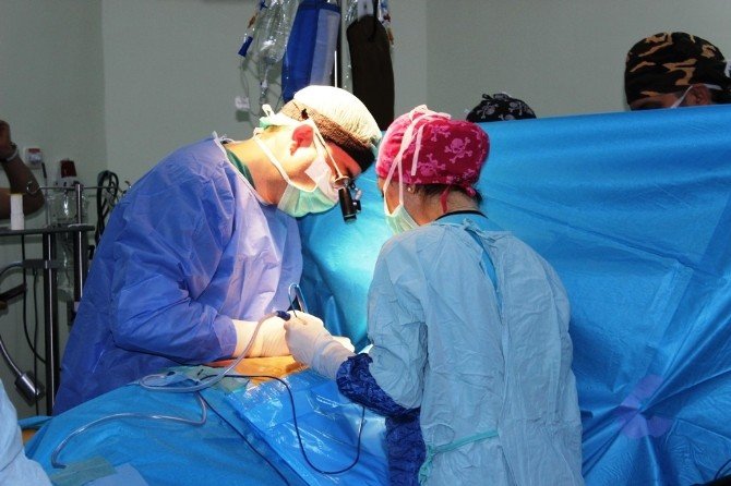 Çanakkale’de Karotis Endarterektomi Ameliyatı Gerçekleştirildi