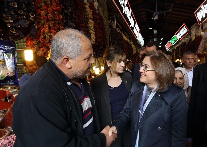 Gaziantep Büyükşehir Belediye Başkanı Fatma Şahin, Pazar Esnafını Dinledi