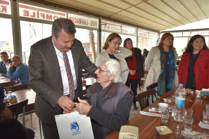 Başkan Çerçi, Yaşlıları Yemekte Ağırladı