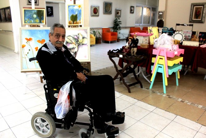 12 Eylül darbe bildirisini okuyan Mertcan: Bana ilaç vermesinler, dost versinler