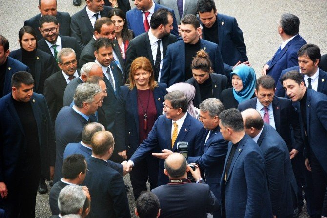 Başbakan Davutoğlu Yunusemre Belediyesi’ni Ziyaret Etti