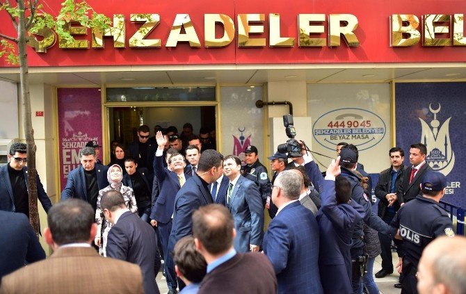 Başbakan Davutoğlu Şehzadeler’i Ziyaret Etti