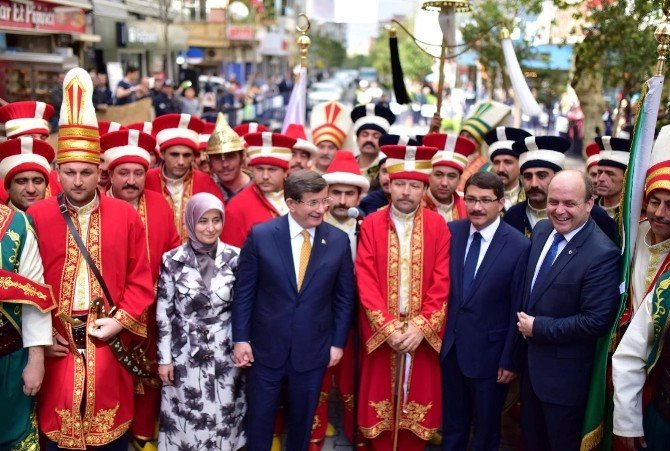 Başbakan Davutoğlu Şehzadeler’i Ziyaret Etti