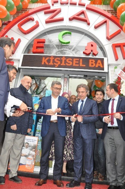 Üsküdar Ve Beyoğlu Belediye Başkanları Eczane Açılışına Katıldı