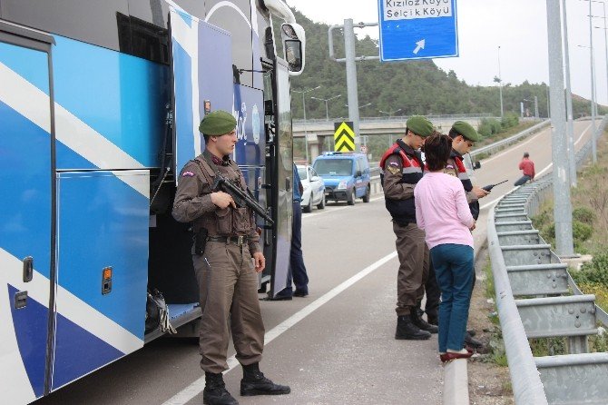 Osmaneli’de Polis Ve Jandarma Yol Kontrollerine Devam Ediyor