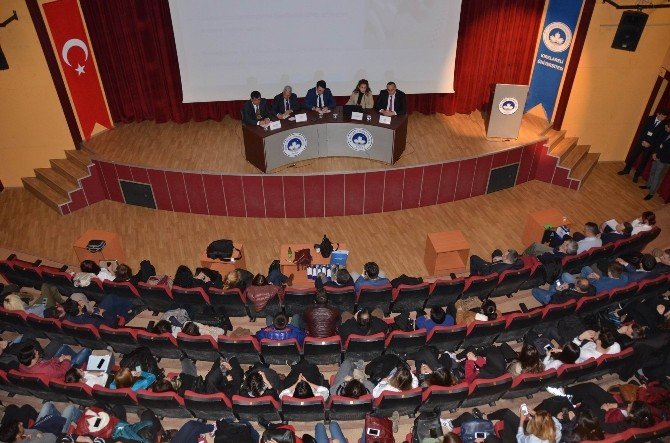“İş Dünyası Meslek Yüksekokulu Mezunlarından Neler Bekliyor” Paneli
