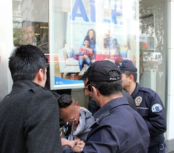 Davutoğlu’nun Manisa Ziyaretinde Bir Gözaltı