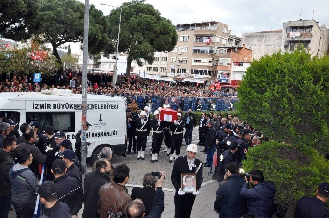 İzmir, Şehit Polisini Son Yolculuğuna Uğurladı