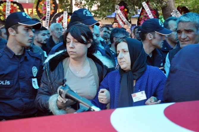 İzmir, Şehit Polisini Son Yolculuğuna Uğurladı