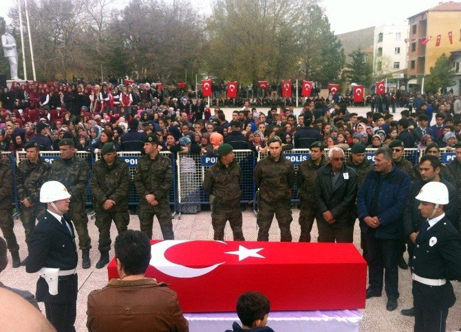 Cumhurbaşkanı Erdoğan Şehit Polisin Cenazesine Katıldı