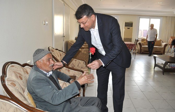 Başkan Turgut, Yaşlılar Haftasını Huzurevinde Kutladı