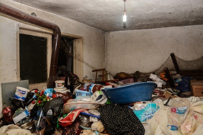 5 Yıllık Çöp Ev Temizlenip İlaçlandı