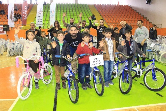 Elazığ’da 500 Çocuğa Bisiklet Dağıtıldı
