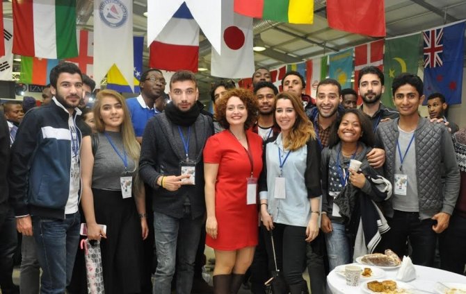 İzmir'de üniversite eğitim alan yabancı öğrenciler buluştu